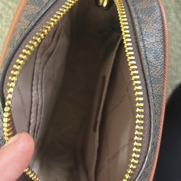 MICHAEL KORS Jet Set Travel Medium Logo
Crossbody Bag! NWOT - Picture 6 of 9